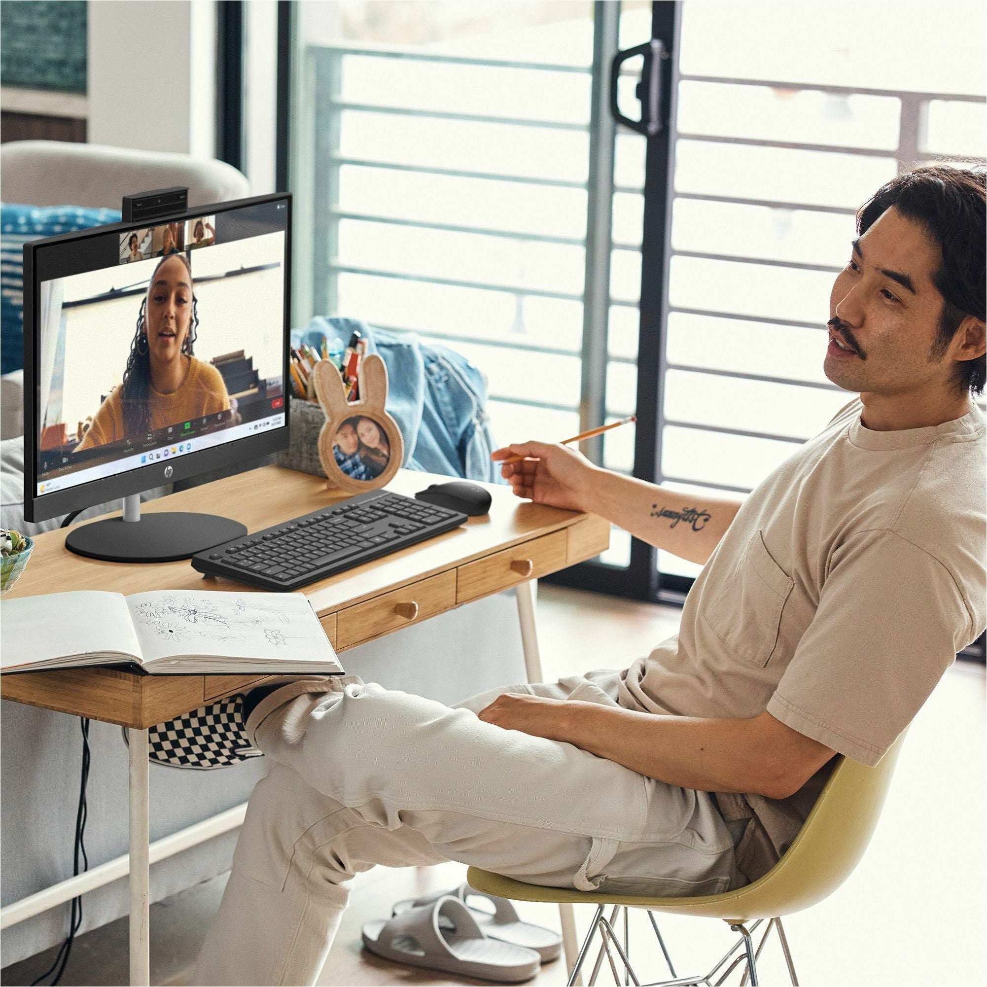 HP 24-cr0000a 24-cr0140 All-in-One Computer - AMD Ryzen 5 7520U - 16 GB - 1 TB SSD - 23.8